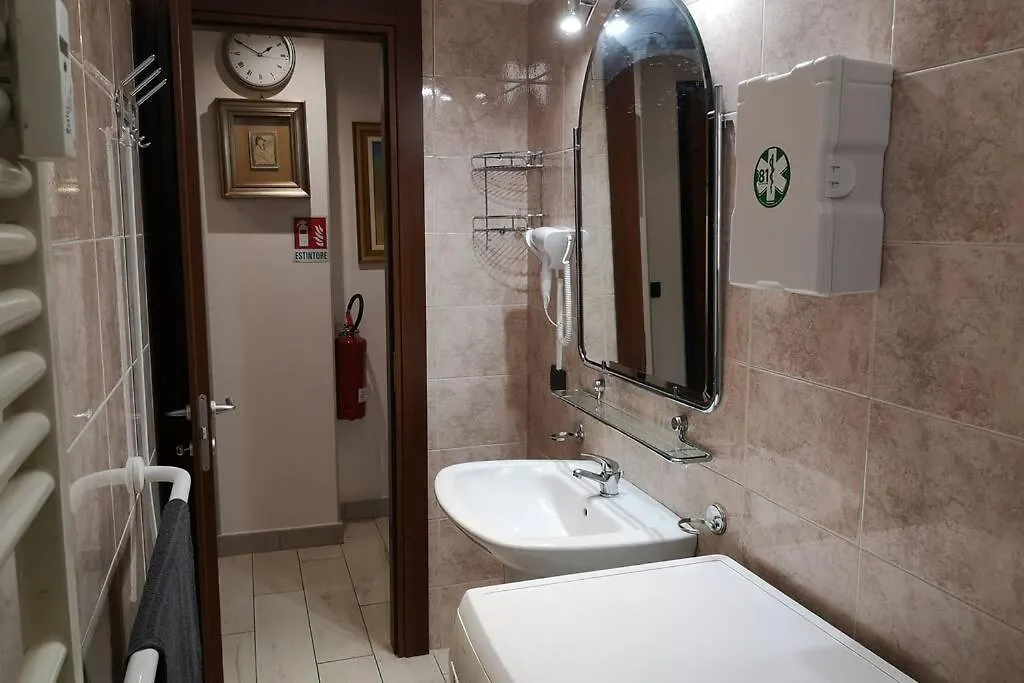 Simple Room Ca Granda M5 0*, Milan